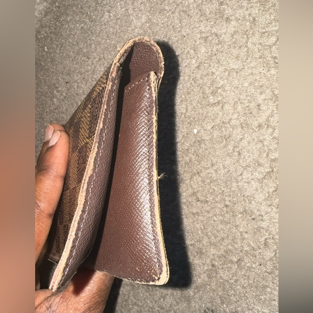 Authentic Louis Vuitton - Picture 3 of 4